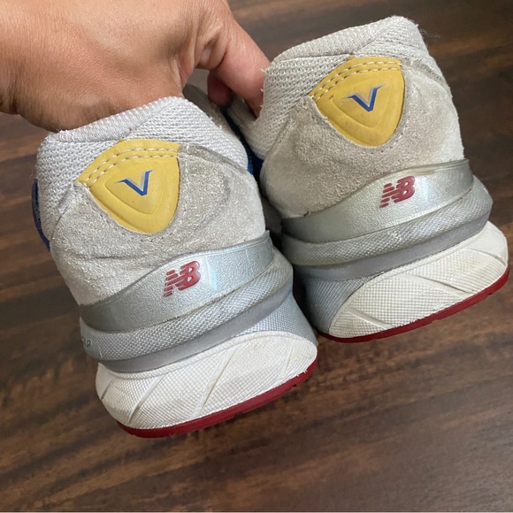New Balance 990v5 Size 8.5 Women's Nimbus Cloud White Sneakers W990NR5 - Picture 8 of 13